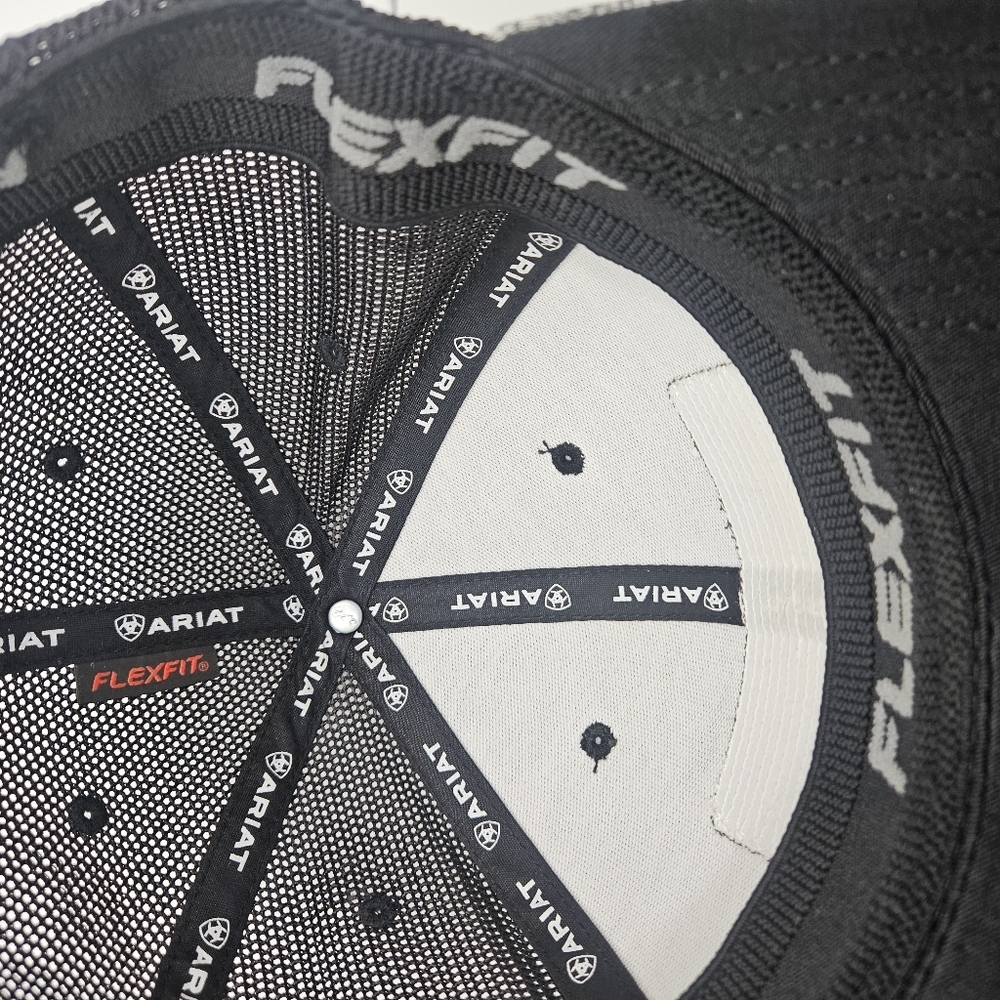 Ariat Flexfit Mesh Trucker Hat Gray Heather Black L/XL Leather Patch Western - Picture 5 of 5